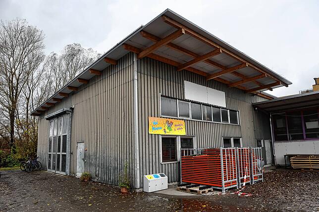Die Waldorfschule stellte dem Narrenverein Schneckenburg zum zweiten Mal diese Halle auf dem ehemaligen Straub-Areal zur Verfügung. Das ...