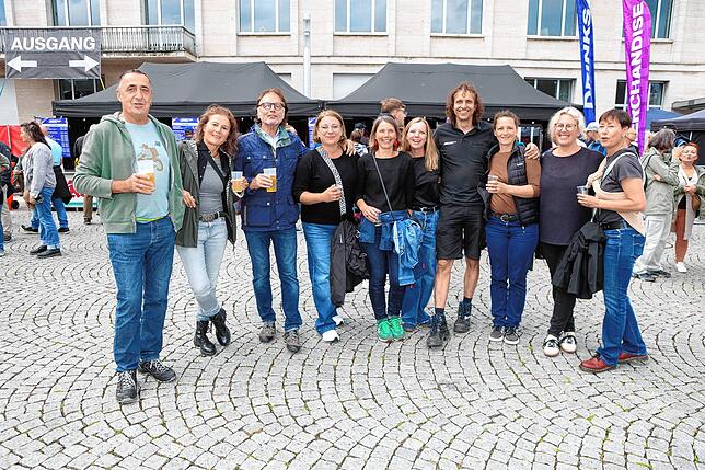 Bild 8: Gute Stimmung bei Regen auf dem Hohentwielfestival
