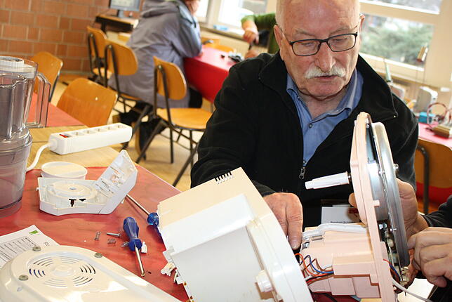 Anfang des Jahres nahm das Reparatur-Café in Neufrach seine Arbeit auf. Seither haben die ehrenamtlich tätigen Tüftler viele Besitzer ...