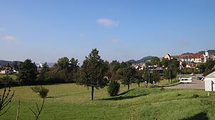 Blick von der Dillstraße auf den Bereich des zukünftigen Aachparks in dem unter anderem das grüne Klassenzimmer einmal entstehen soll. ...
