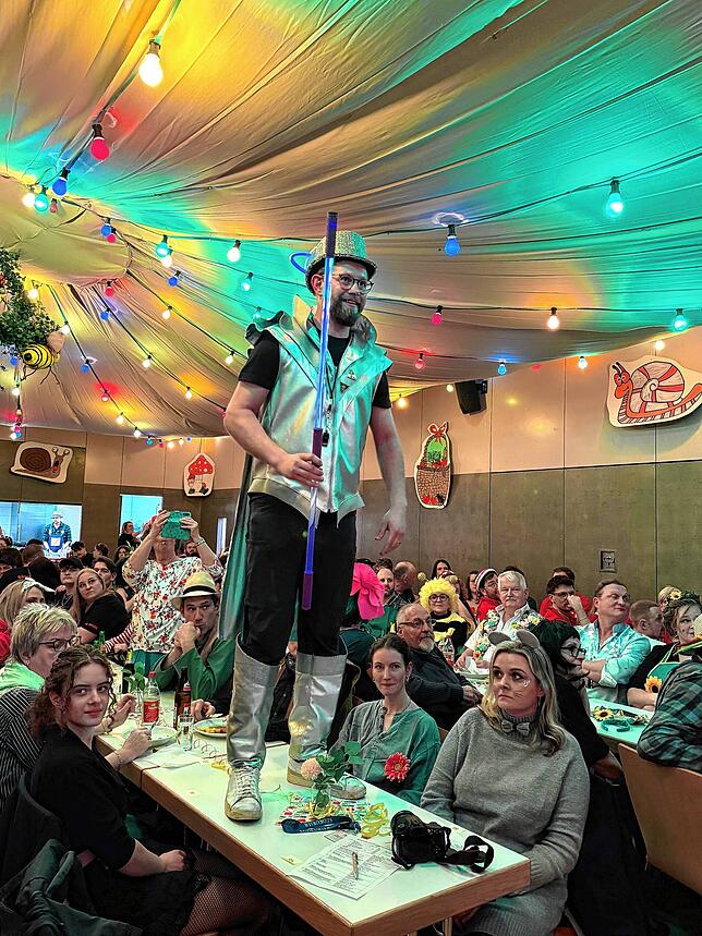 Bild 36: Bunte Fasnacht in Reckingen: Fasnachtsgärtner zeigen, wie man richtig feiert!