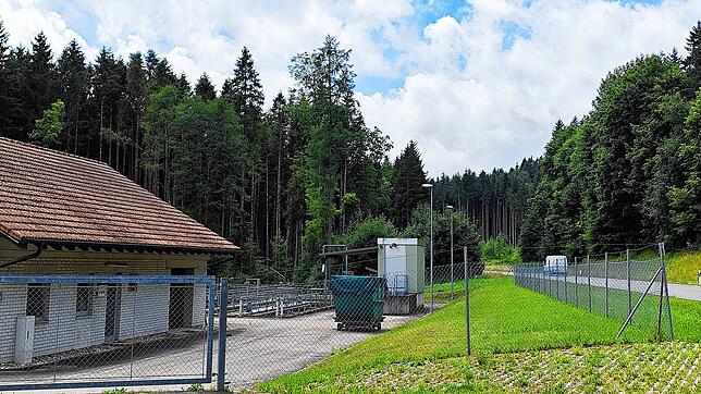 Die Kläranlage der Gemeinde Mühlingen in Mühlweiler. Von hier aus in dieser Blickrichtung müsste dann im Falle einer Aufgabe der ...