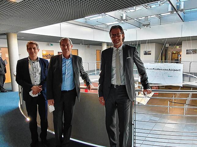 Rechtsanwalt Alexander Reus, Flughafen-Geschäftsführer Claus-Dieter Wehr und Sachverwalter Alexander Hubl am Freitag.