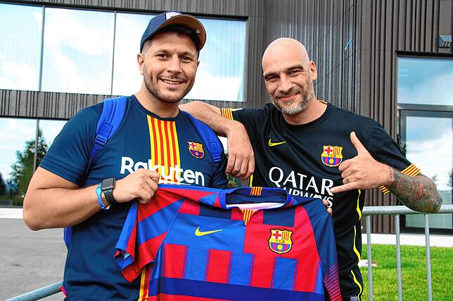 „Ich möchte mir die Chance nicht entgehen lassen, Griezmann, Piqué und Memphis zu sehen“, sagt Joseph Saghir aus Ravensburg. ...