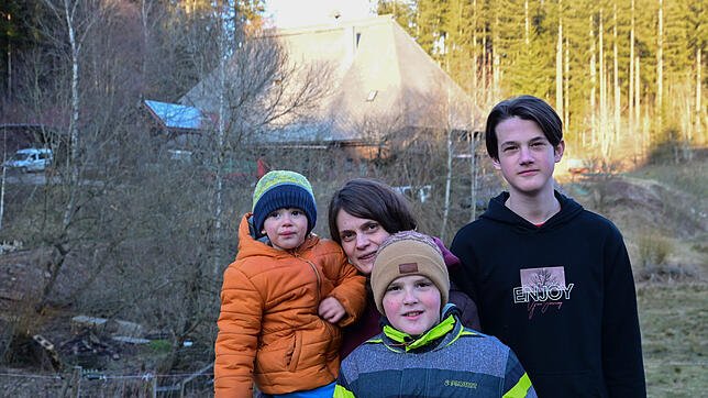 Anna Turkulova mit ihren Kindern Ustym, Sachar und Andrej (von links). Die 38-Jährige wurde kurz nach Kriegsausbruch in der Ukraine von ...
