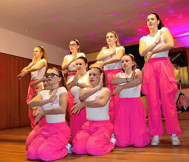 Eine tolle Choreografie haben die Gardemädchen aus Kreenheinstetten einstudiert.