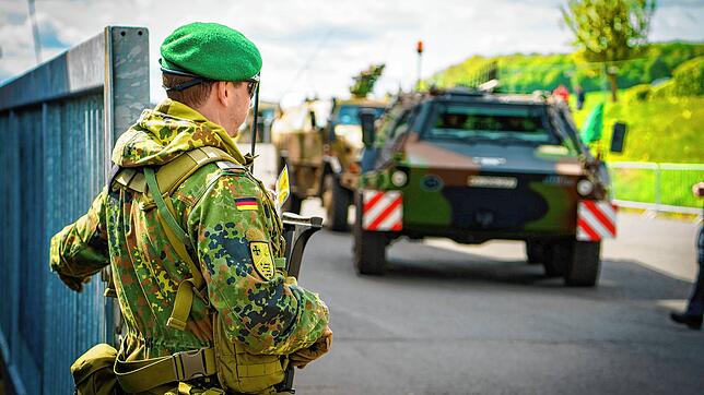 Ein Soldat der Bundeswehr bei einer Heimatschutzübung.