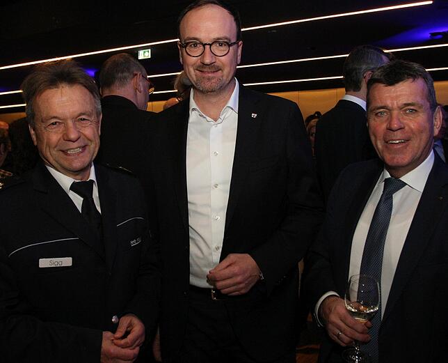 Gäste beim Neujahrsempfang von IHK Hochrhein-Bodensee und Handwerkskammer Konstanz im Bodenseeforum Konstanz: Polizeipräsident Gerold ...
