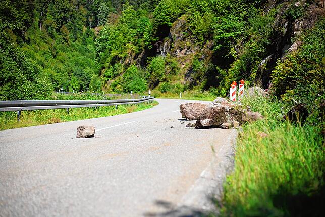 Immer wieder kommt es auf den Schwarzwaldstraße zu Feslstürzen wie hier im Wehratal.
