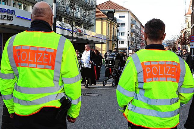 Normalerweise ist das Verhältnis zwischen der Polizei und den Narrenvereinigungen gut. Beide Seiten wollen eine friedliche Fasnacht, so ...