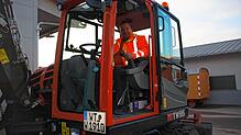 Michael Preiser i liebt die Arbeit mit dem Radbagger.