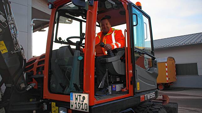 Michael Preiser i liebt die Arbeit mit dem Radbagger.