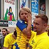 Jörg Lützelberger, scheidender Trainer der HSG Konstanz, nach dem Aufstieg in die zweite Bundesliga mit seinem Sohn Leon.