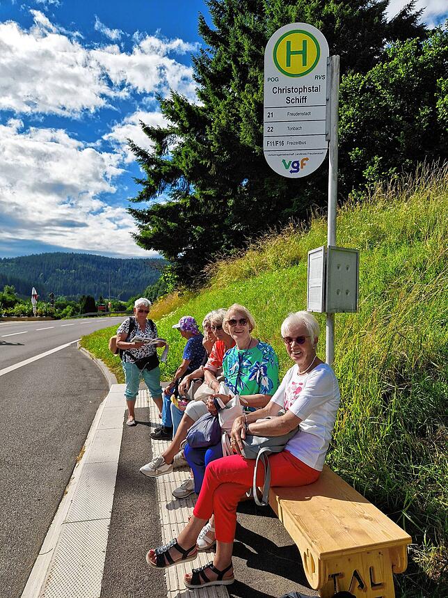 Warten auf den Shuttle-Bus: Beim Verbindungsangebot hat die Gartenschau schon nachgebessert und will weiter nachsteuern.