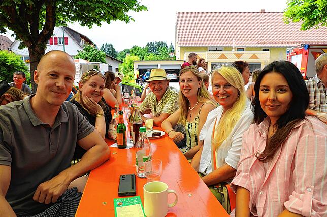 Bild 18: Das Dorffest in Aach-Linz lockt viele Besucher