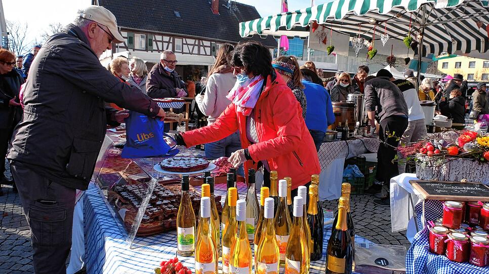Zahlreiche Besucher nutzten den diesjährigen Martinimarkt mit dem Motto „Gucken, Mitmachen, Probieren, Erleben & Genießen“. ...