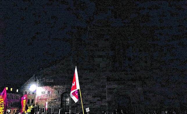 Keine Münsterkulisse für Pegida 2015 in Villingen: Villingens Stadtkirche verschwindet in der Dunkelheit. Zur Pegida-Demo schaltet die ...