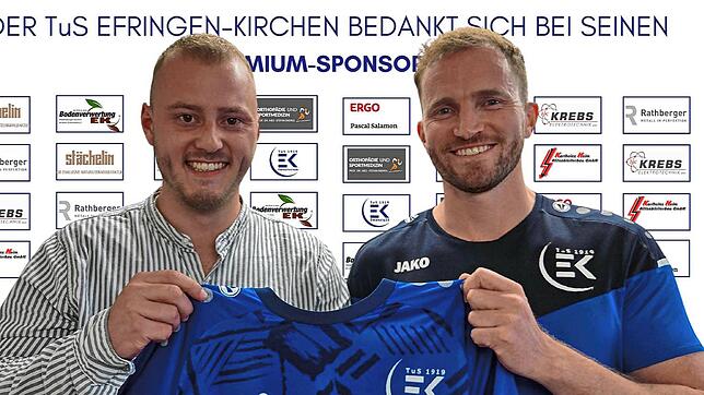 Neuer Torwart: Sportchef Stefan Hilpüsch vom TuS Efringen-Kirchen freut sich über die Zusage von Neuzugang Philip Kopf (rechts) vom VfR ...