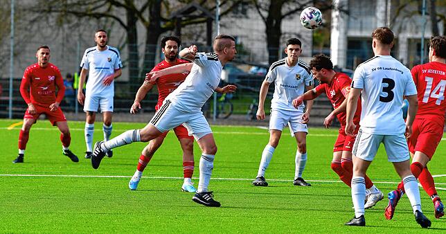 Bild 9: SV Jestetten gewinnt Kellerduell mit 3:2 gegen SV 08 Laufenburg II &ndash; und wir haben Bilder!