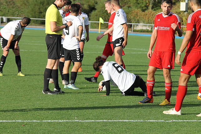 Bild 12: FSV Rheinfelden holt beim 2:2 gegen den FC Bad Krozingen den ersten Punkt in dieser Saison &ndash; und wir haben die Bilder!