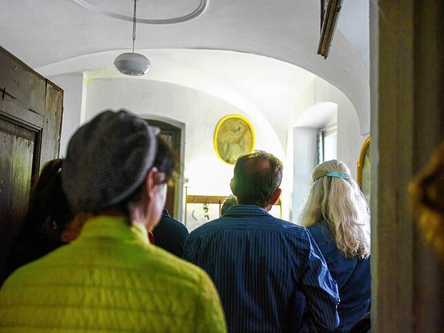 Bild 8: Kirchliches und Weltliches nah beisammen: SÜDKURIER-Leser blicken hinter die Kulissen