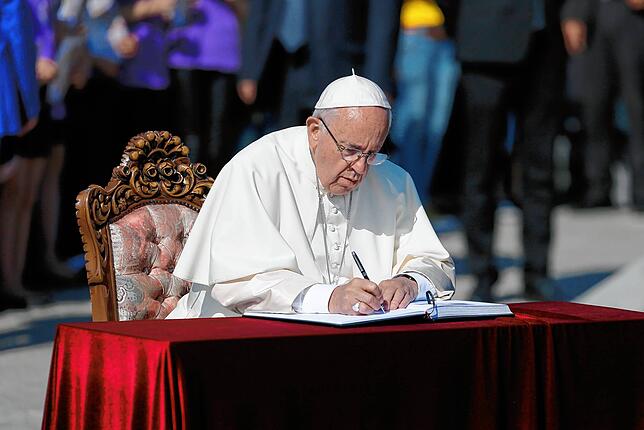 12. April 2015: Bei einer Messe für armenische Katholiken im Petersdom erkennt Franziskus die Ermordung von bis zu 1,5 Millionen ...