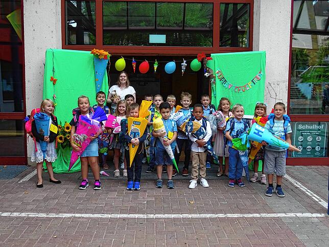 19 Kinder der Weihermattenschule sind in die Klasse 1a eingeschult worden. Die Klassenlehrerinnen sind Ramona Weber-Nägele (links) und ...