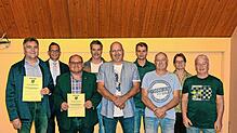 Mit den beiden ausscheidenden Mitgliedern zeigt sich der Uracher Ortschaftsrat (von links): Alexander Pahling, Heiko Wehrle, Martin ...