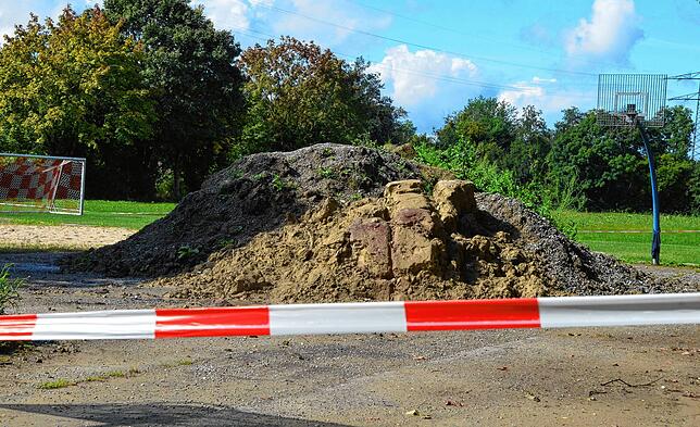 Auch der vom Gehrenberg herabgespülte Schlamm muss noch entsorgt werden.