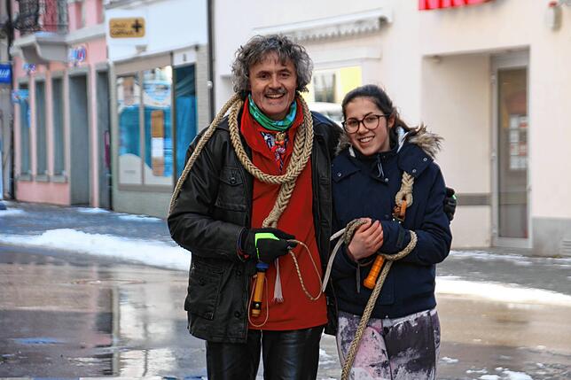 Bernhard und Sophie Muffler von der Seilerei in Stockach haben im Februar 2021 auf den Straßen in Stockach die Karbatschen knallen lassen.