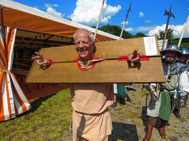 Bild 4: Festbeginn in Brigachtal: Viel Remmidemmi bei der 38. Auflage des Brigachtaler Dorffestes