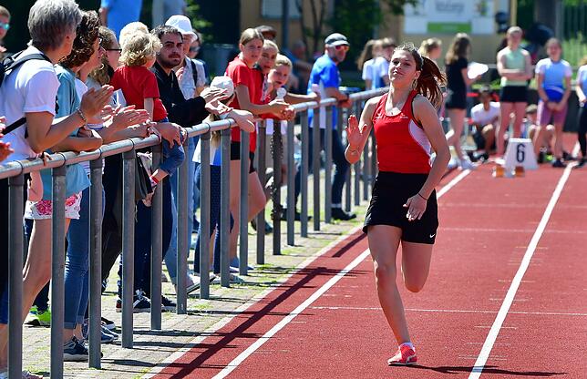 Zweite: Silber im Blockwettkampf Sprint/Sprung der Klasse W13 holte Leona Abazi von der LG Hohenfels mit 2131 Punkten.