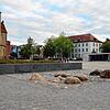 Ein Unbekannter schlug einen 18-Jährigen auf dem Herz-Jesu-Platz in Singen.