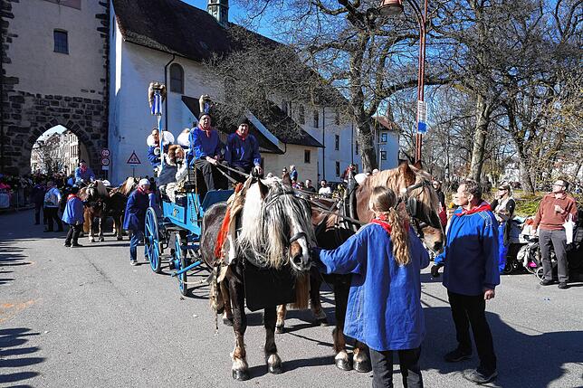 Bild 2: Warum der Fasnet-Umzug in Villingen jedes Jahr Groß und Klein fasziniert – Entdecke die Highlights!