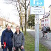 Bernhard Glatthaar (links) und Roland Merz vom ADFC-Kreisvorstand können den "Parkdruck" an der Paulinenstraße nicht nachvollziehen. Für ...
