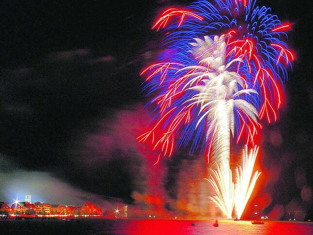 Das Feuerwerk ist eines der Höhepunkte im Programm des Friedrichshafener Seehasenfests.