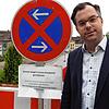 Der Laufenburger Bürgermeister Ulrich Krieger an der derzeit wegen Corona gesperrten Laufenbrücke. Er hält die Maßnahme für schmerzhaft ...