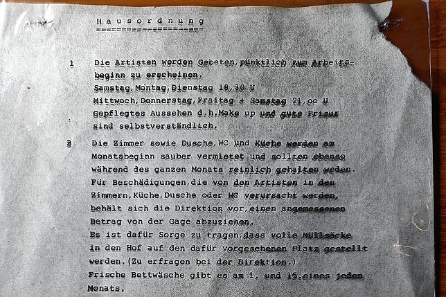 Ein Ausschnitt der Hausordnung für die Artisten aus den frühen Jahren des Red Rose.