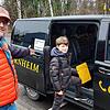 Der zehnjährige Pius Dehne nutzt zum ersten Mal das Anrufsammeltaxi (AST), um zum Orchester zu kommen. Fahrer Carsten Brandt bringt ihn ...