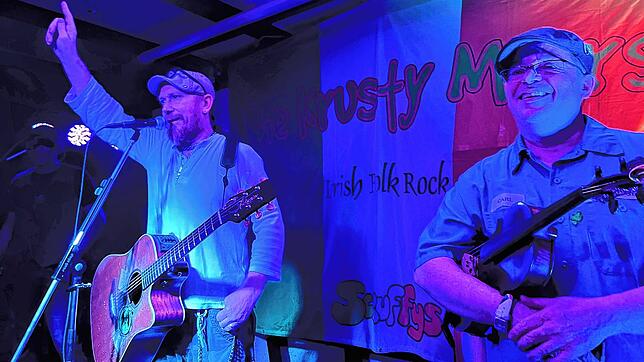 „Krusty Moors“ springen im Irish-Pub ein. Gute Stimmung bei toller Musik.
