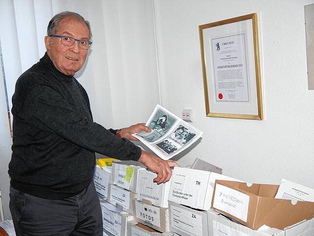 Wilhelm Waibel ist gerade dabei, seine Aufschriebe für das Stadtarchiv zu digitalisieren lassen. In seinem Büro stehen rund 50 Kisten davon.