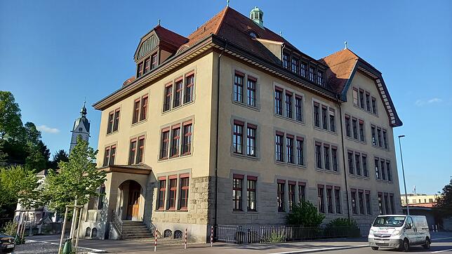 Fast sechs Meter tief stürzte im September 2020 ein Neunjähriger aus dem ersten Stock der Burgmatt-Schule.