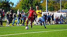 Der SV Allensbach (gelbes Trikot) hat sich mit im Gnadensee-Derby 2:0 gegen die SG Reichenau durchgesetzt.