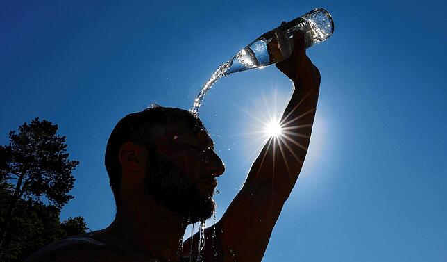 Dehydration, Kreislaufprobleme und mehr: Hitzewellen sind ein Gesundheitsrisiko.