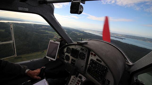 Der Blick aus dem Ultraleichtflugzeug von Landwirt und Pilot Gerhard Plessing, der seine Start- und Landebahn in Bambergen hat. Martin ...