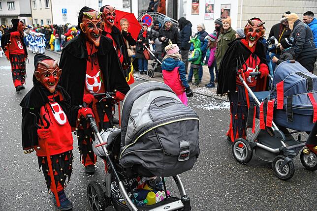 Bild 2: 50+1 Jahre Narrengilde Pfrieme-Stumpe Tennenbronn Kinderumzug