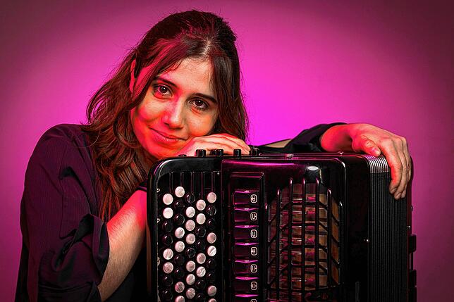 Helena Sousa Estevez tritt am Mittwoch, 28. Mai, im Rahmen der Akkordeonale des World-Town-Festivals im Ali-Theater Tiengen auf.