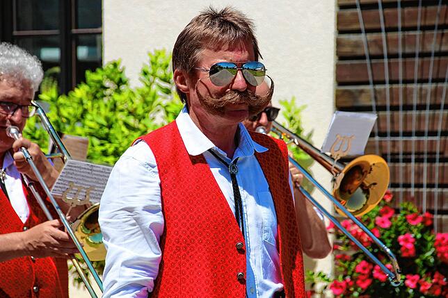 Bild 5: Dorf-Musik-Fest und Bezirksmusikfest in Menningen