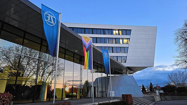 Das ZF Forum in Friedrichshafen, die Konzernzentrale des Automobilzulieferers ZF Friedrichshafen AG.