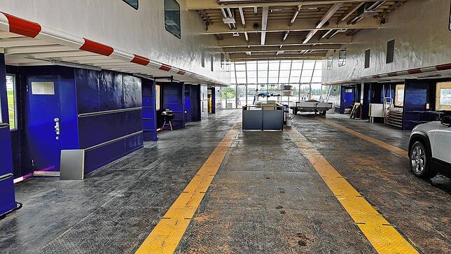 Die Seiten glänzen im neuen Blau, doch das alte Fahrbahndeck bleibt erstmal rostig. „Die Stadtwerke haben zuletzt nichts mehr an der ...